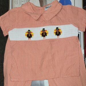 3T boy Thanksgiving short sleeved and pants set by Barefoot. Perfect condition.